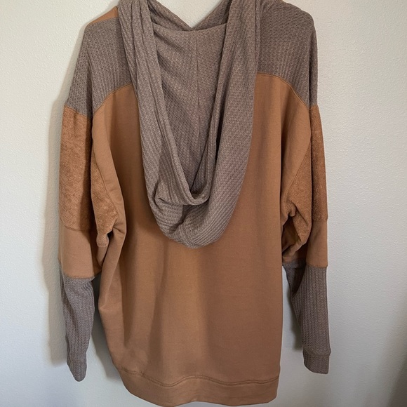 Tan and Gray Oversized Sweatshirt - Picture 2 of 3